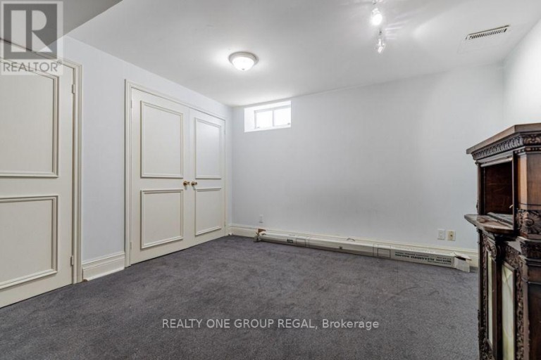 17 DUNLOE ROAD, Richmond Hill (Bayview Hill), Ontario, L4B2H6