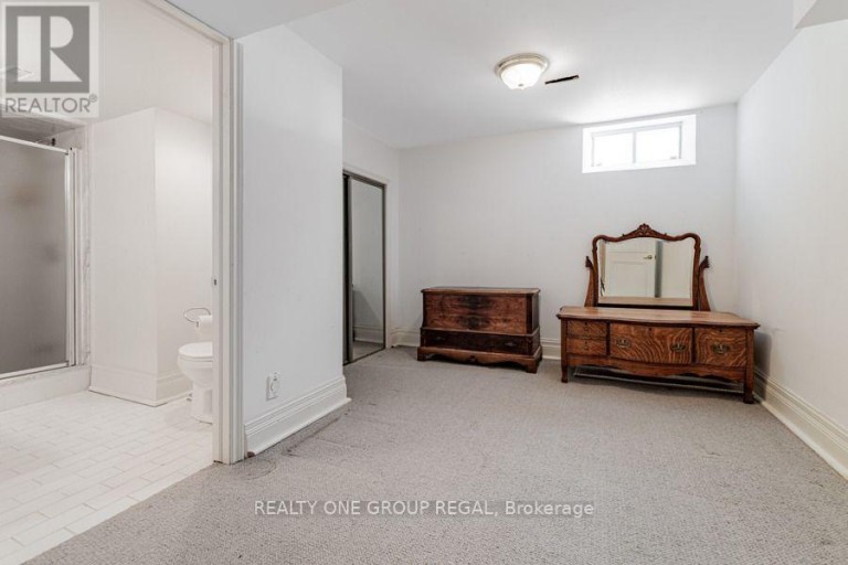 17 DUNLOE ROAD, Richmond Hill (Bayview Hill), Ontario, L4B2H6