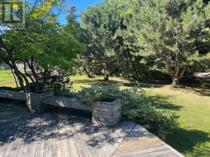 17 DUNLOE ROAD, Richmond Hill (Bayview Hill), Ontario, L4B2H6