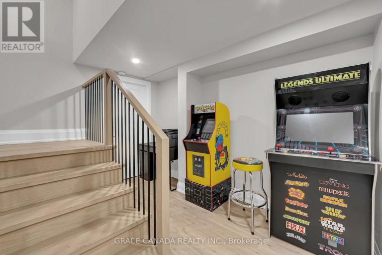 527 ONEIDA DRIVE, Burlington (LaSalle), Ontario, L7T3T9