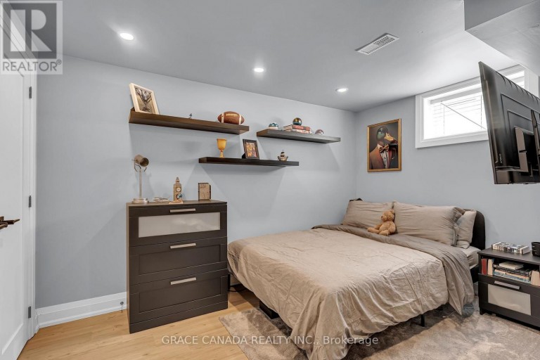 527 ONEIDA DRIVE, Burlington (LaSalle), Ontario, L7T3T9