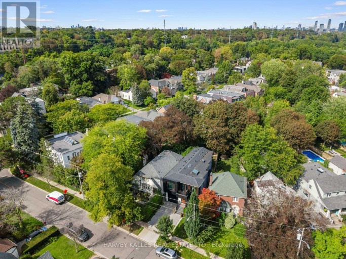 4 DOUGLAS CRESCENT, Toronto (Leaside), Ontario, M4W2E7