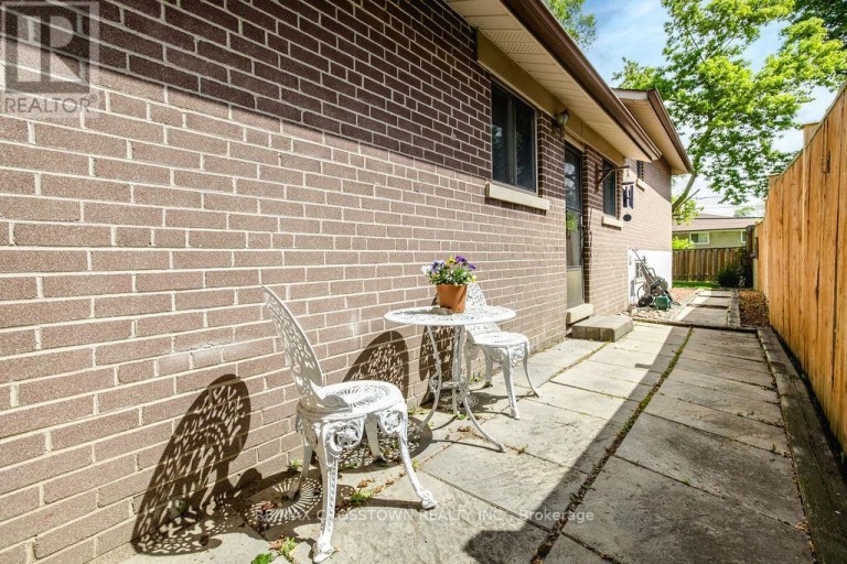 865 KROSNO BOULEVARD, Pickering (Bay Ridges), Ontario, L1W1H2