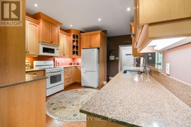 23 LADDIE LANE Springwater (Anten Mills) Ontario photo 15
