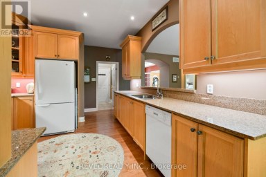 23 LADDIE LANE Springwater (Anten Mills) Ontario photo 17