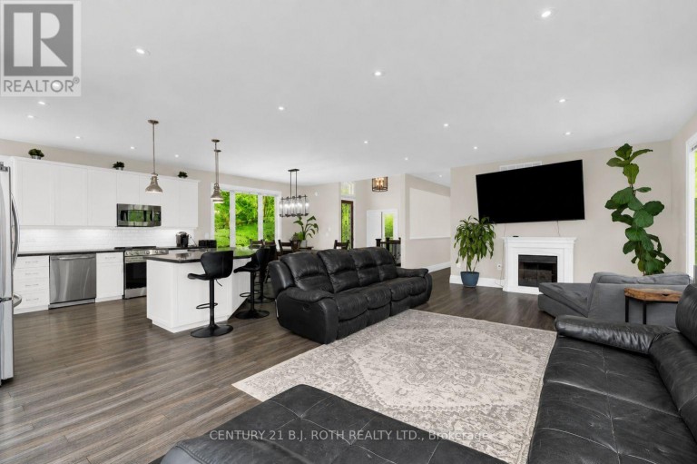 2700 LINE 4 N, Oro-Medonte (Horseshoe Valley), Ontario, L0L2L0