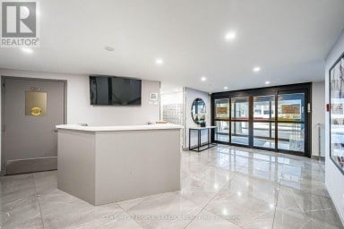 809 - 10 EDGECLIFFE GOLFWAY Toronto (Flemingdon Park) Ontario photo 4