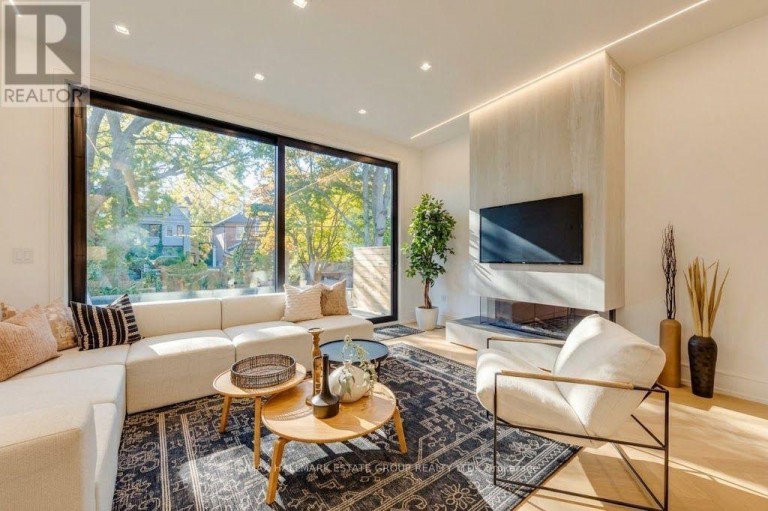 10 WHEELER AVENUE, Toronto (The Beaches), Ontario, M4L3V2