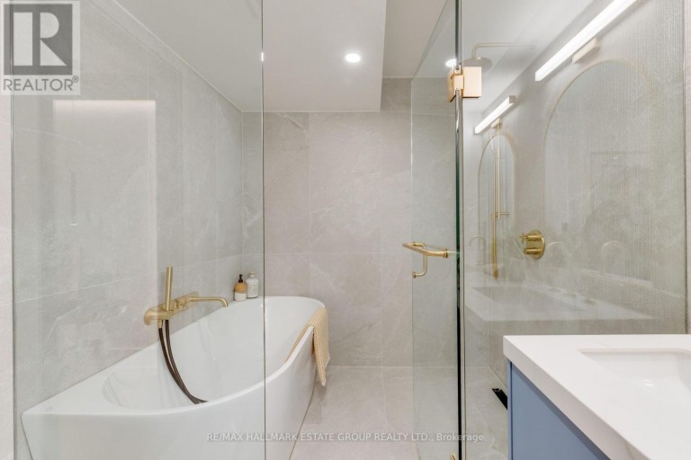 10 WHEELER AVENUE, Toronto (The Beaches), Ontario, M4L3V2