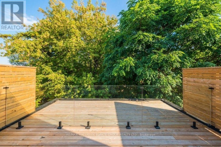 10 WHEELER AVENUE, Toronto (The Beaches), Ontario, M4L3V2