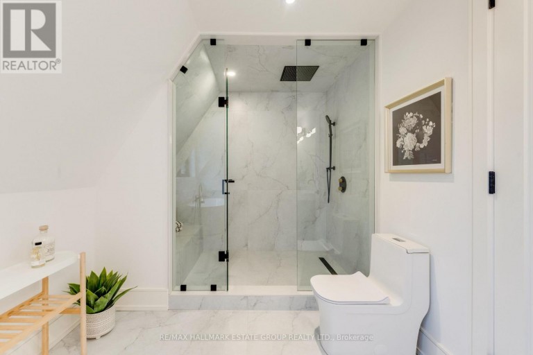 10 WHEELER AVENUE, Toronto (The Beaches), Ontario, M4L3V2