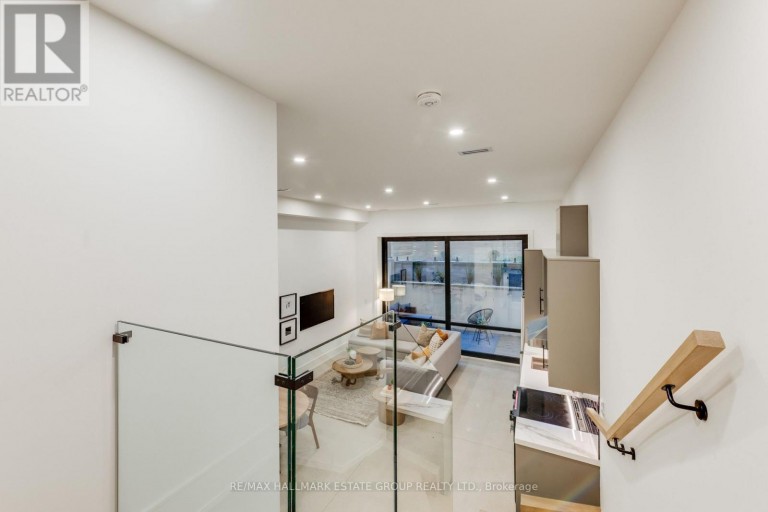 10 WHEELER AVENUE, Toronto (The Beaches), Ontario, M4L3V2