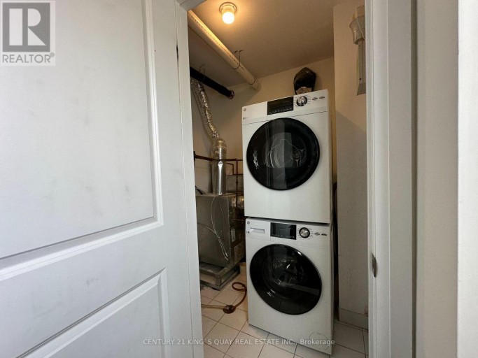 241 - 318 JOHN STREET, Markham (Aileen-Willowbrook), Ontario, L3T0B1