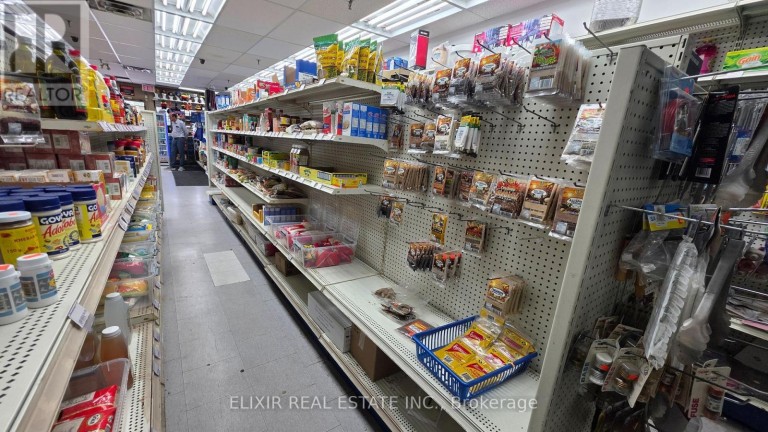 4- 2468 EGLINTON AVENUE W, Toronto (Beechborough-Greenbrook), Ontario, M6M5E2