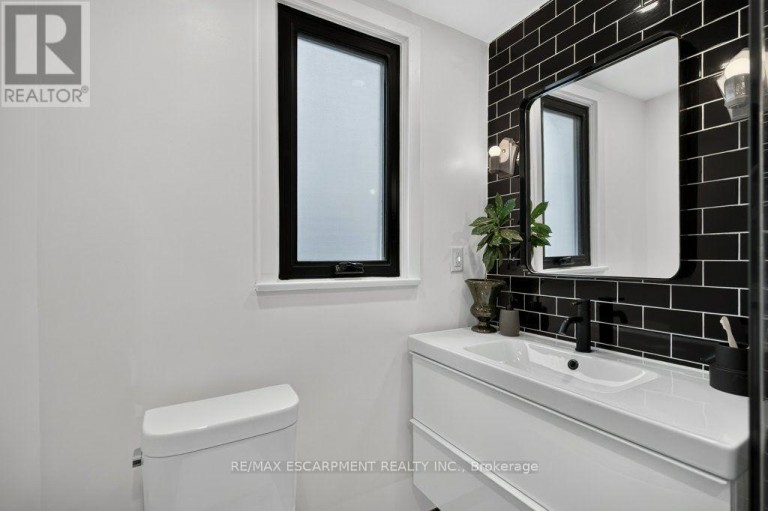 101 COPE STREET, Hamilton (Homeside), Ontario, L8H5B1