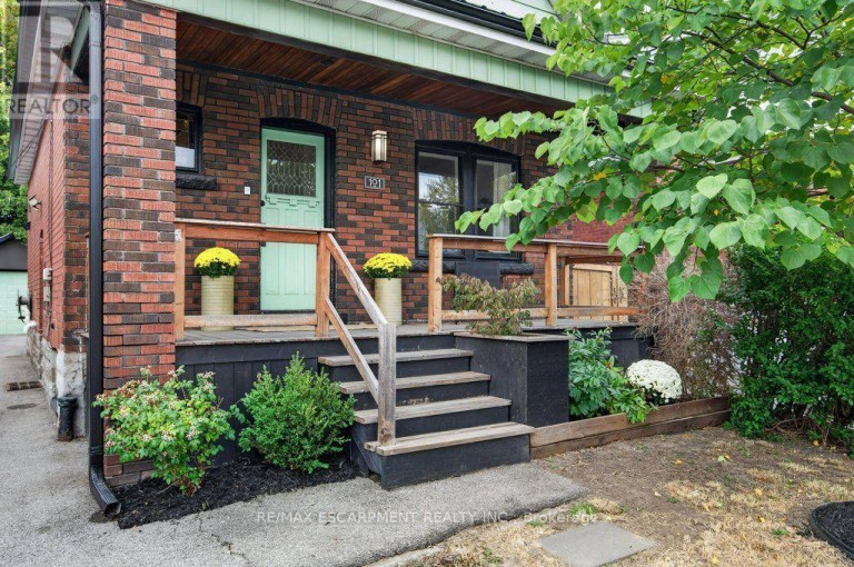 101 COPE STREET, Hamilton (Homeside), Ontario, L8H5B1