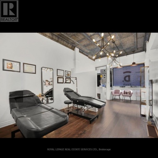 232 KING STREET W, Hamilton (Central), Ontario, L8P1A9