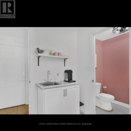 232 KING STREET W, Hamilton (Central), Ontario, L8P1A9