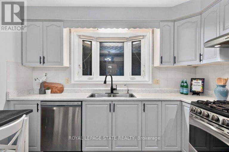 28 GLEN FOREST DRIVE, Hamilton (Red Hill), Ontario, L8K5V8