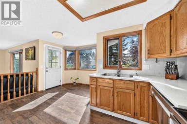 144 Hawkdale Close NW Calgary Alberta photo 12