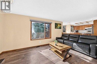 144 Hawkdale Close NW Calgary Alberta photo 16