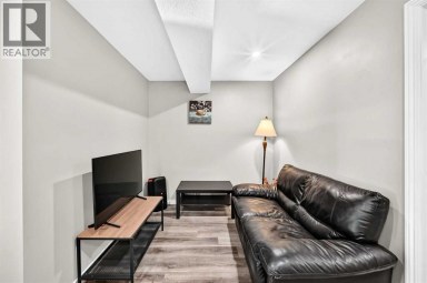 144 Hawkdale Close NW Calgary Alberta photo 32