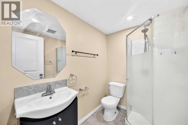 144 Hawkdale Close NW Calgary Alberta photo 37