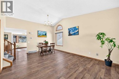 144 Hawkdale Close NW Calgary Alberta photo 7