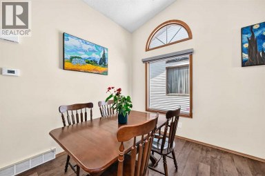 144 Hawkdale Close NW Calgary Alberta photo 8