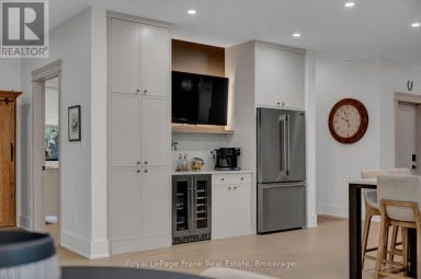 663 FORD CRESCENT Cavan Monaghan (Cavan Twp) Ontario photo 8