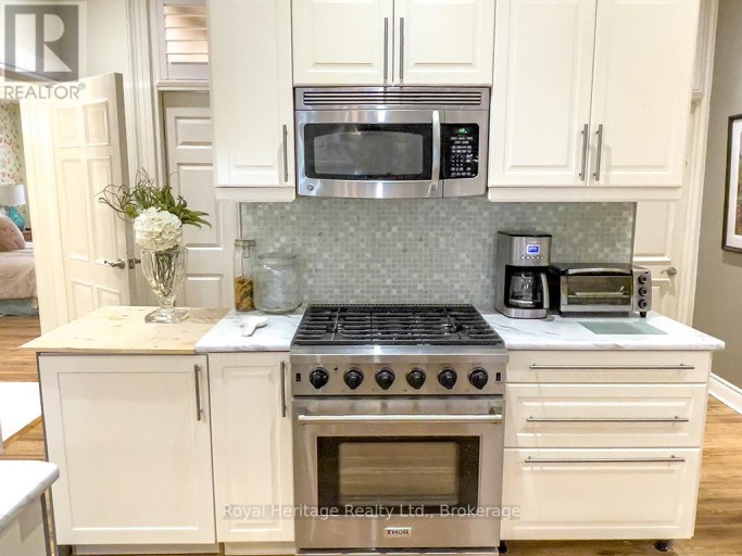 313 FRONT STREET, Belleville (Belleville Ward), Ontario, K8N2Z9