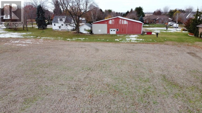 33 BEECHWOOD AVENUE, Lambton Shores (Forest), Ontario, N0N1J0