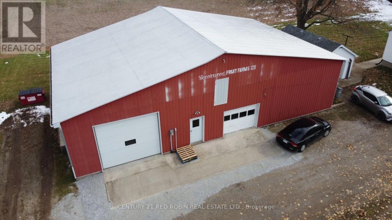 33 BEECHWOOD AVENUE, Lambton Shores (Forest), Ontario, N0N1J0