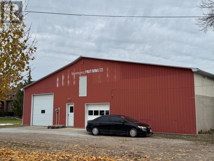 33 BEECHWOOD AVENUE, Lambton Shores (Forest), Ontario, N0N1J0