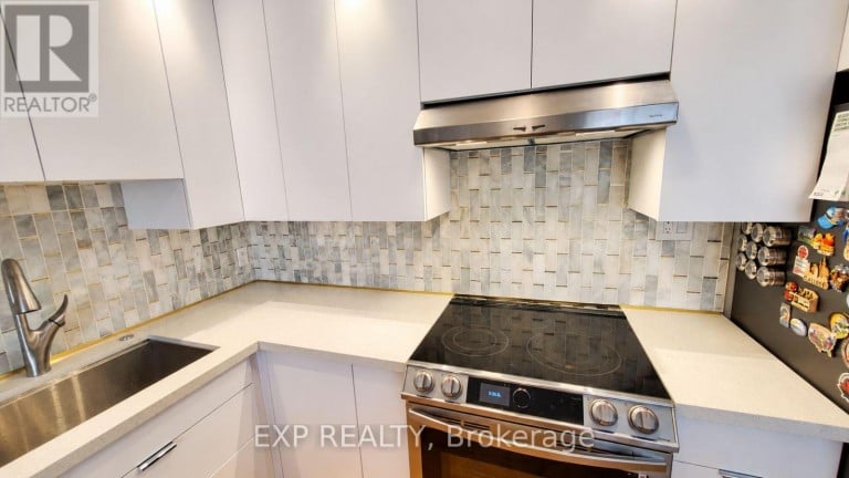 5 - 736 KINGSTON ROAD, Toronto (East End-Danforth), Ontario, M4E1R7
