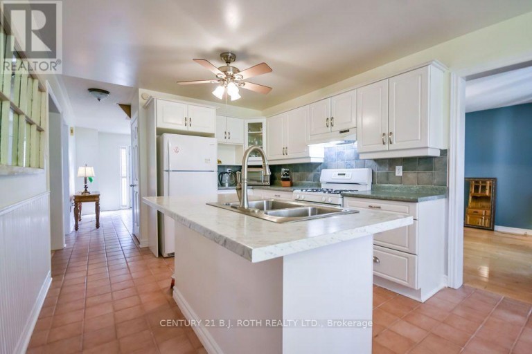 24 GRAND FOREST DRIVE, Barrie (Bayshore), Ontario, L4N7E8