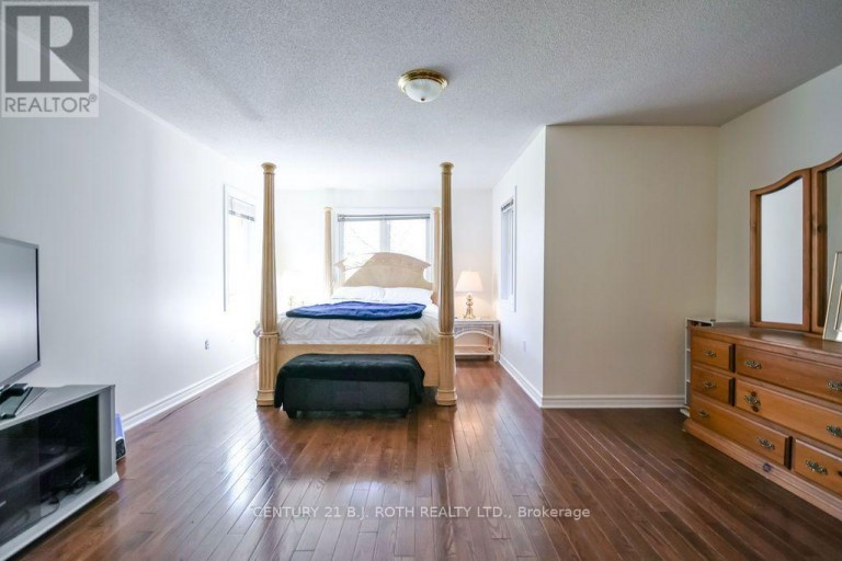 24 GRAND FOREST DRIVE, Barrie (Bayshore), Ontario, L4N7E8