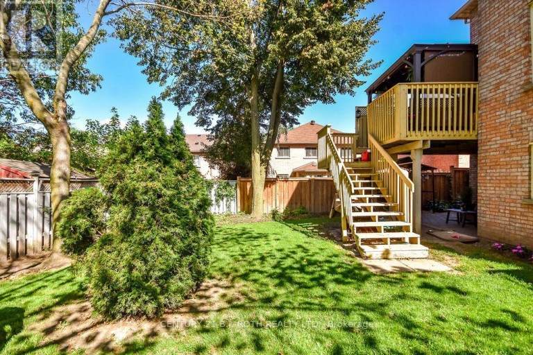 24 GRAND FOREST DRIVE, Barrie (Bayshore), Ontario, L4N7E8