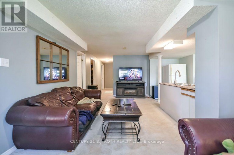 24 GRAND FOREST DRIVE, Barrie (Bayshore), Ontario, L4N7E8