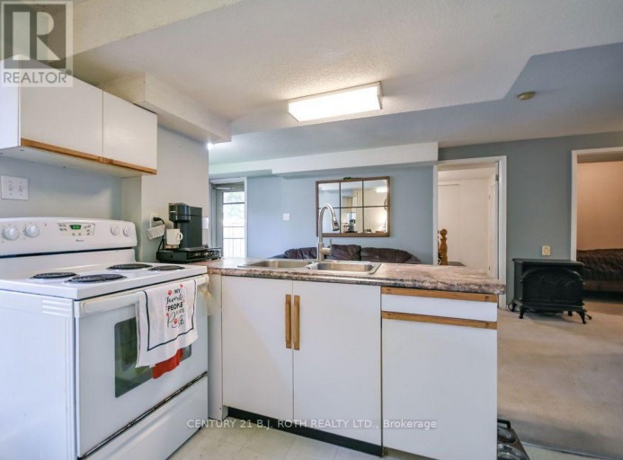 24 GRAND FOREST DRIVE, Barrie (Bayshore), Ontario, L4N7E8