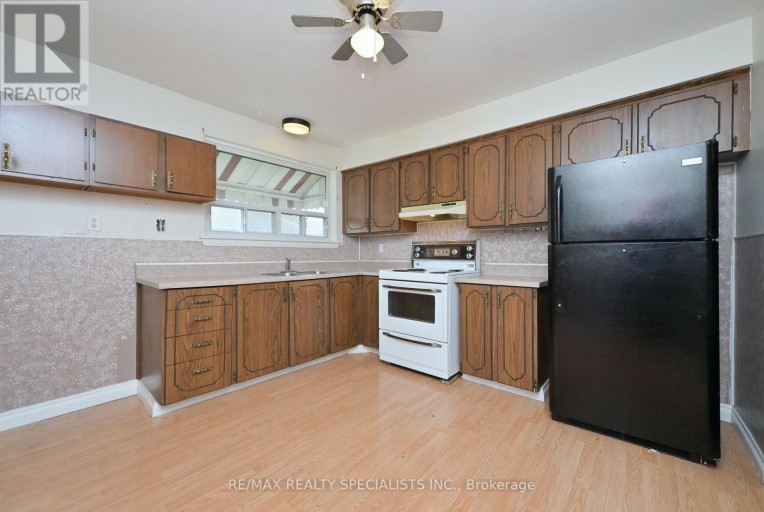 38 ALGONQUIN BOULEVARD, Brampton (Avondale), Ontario, L6T1R9