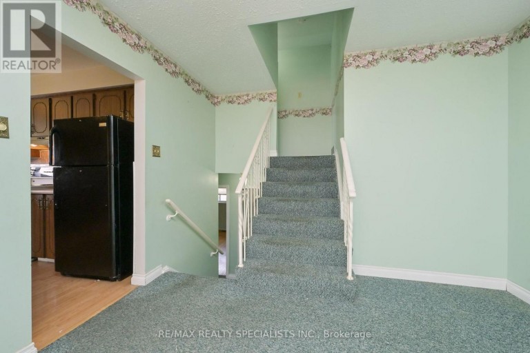 38 ALGONQUIN BOULEVARD, Brampton (Avondale), Ontario, L6T1R9