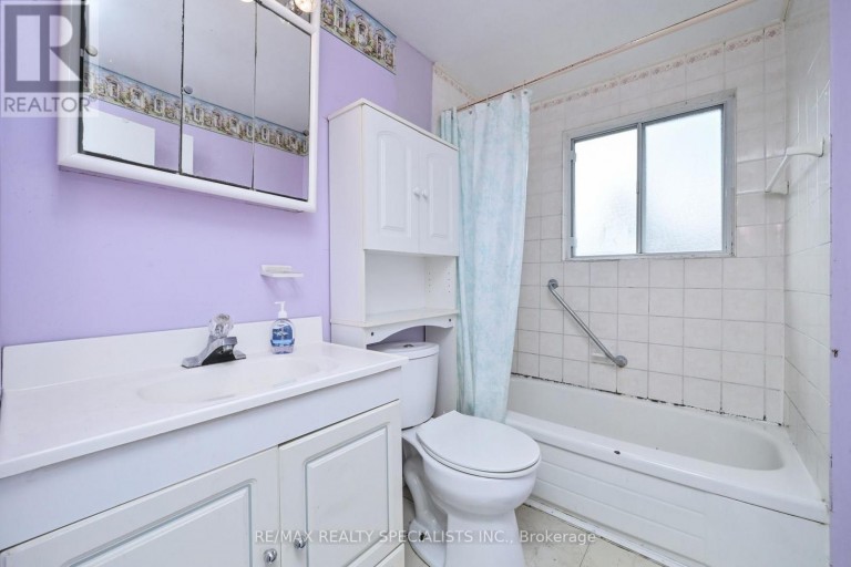 38 ALGONQUIN BOULEVARD, Brampton (Avondale), Ontario, L6T1R9