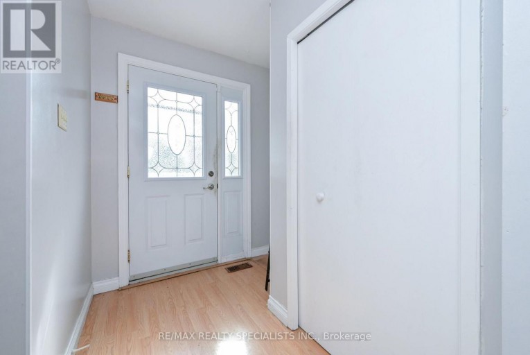 38 ALGONQUIN BOULEVARD, Brampton (Avondale), Ontario, L6T1R9