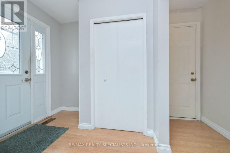38 ALGONQUIN BOULEVARD, Brampton (Avondale), Ontario, L6T1R9