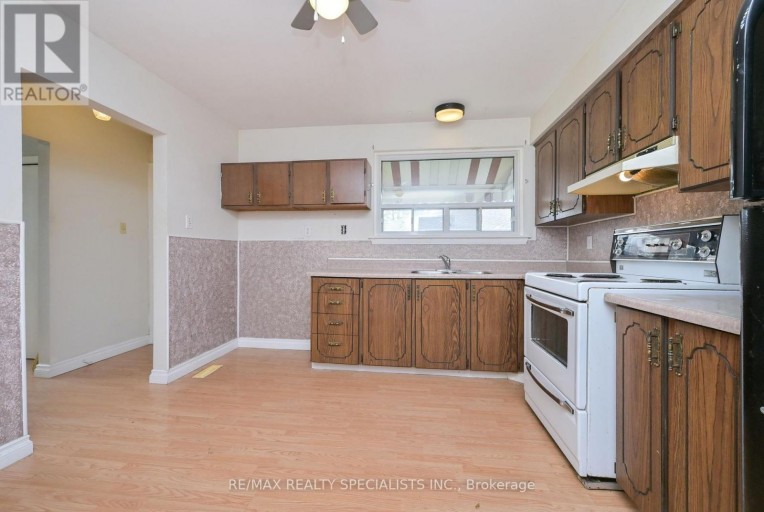 38 ALGONQUIN BOULEVARD, Brampton (Avondale), Ontario, L6T1R9