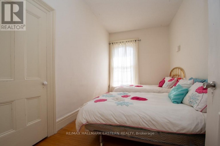 813 WATER ST. & 11 ARGYLE STREET, Peterborough (Northcrest Ward 5), Ontario, K9H3N7