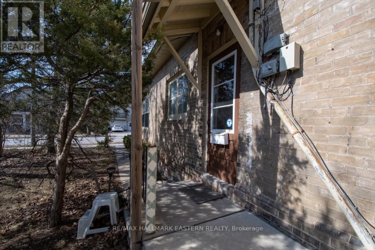 813 WATER ST. & 11 ARGYLE STREET, Peterborough (Northcrest Ward 5), Ontario, K9H3N7