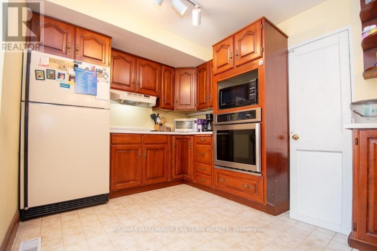813 WATER ST. & 11 ARGYLE STREET, Peterborough (Northcrest Ward 5), Ontario, K9H3N7