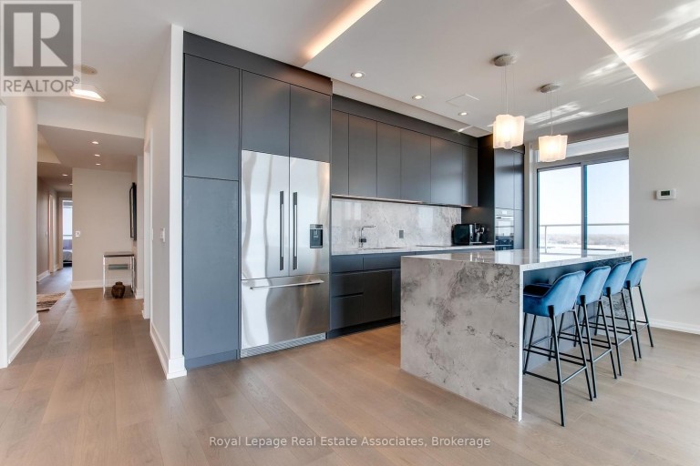 1002 - 90 STADIUM ROAD, Toronto (Niagara), Ontario, M5V3W5